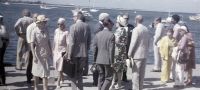 Kongeligt bes  g Dronning Margrethe og Prins bes  ger   erne maj 1976 Modtagelseskomiten venmter p   kajen i Christiansted DVS 0451