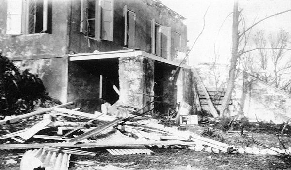Orkanen 1928 Strawberry Hill St Croix ved galleriet efter orkanen 13 september 1928 DVS 0071