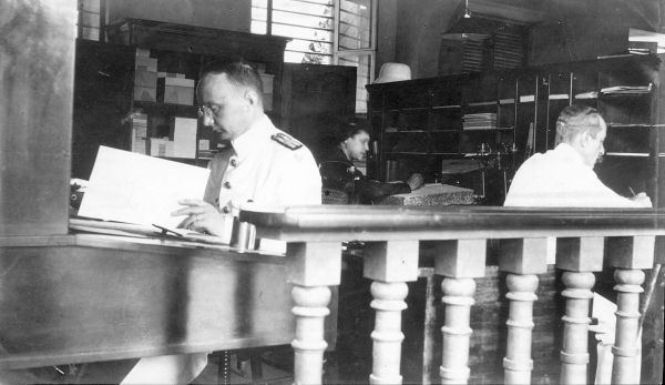Toldv  sen  Toldkontroll  r Vilhelm Bay   Bay p   arbejde i Charlotte Amalie i 1917