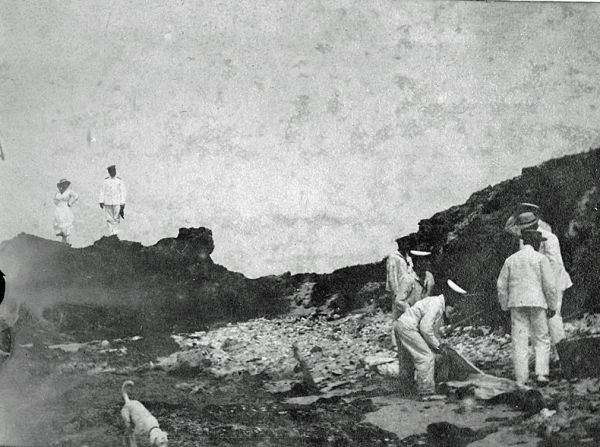 Orkanen 1916   Orlogsgaster og civile rydder op